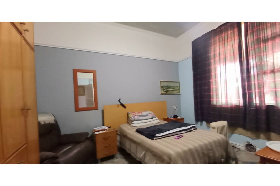 10 Bedroom Property for Sale in Maitland Western Cape